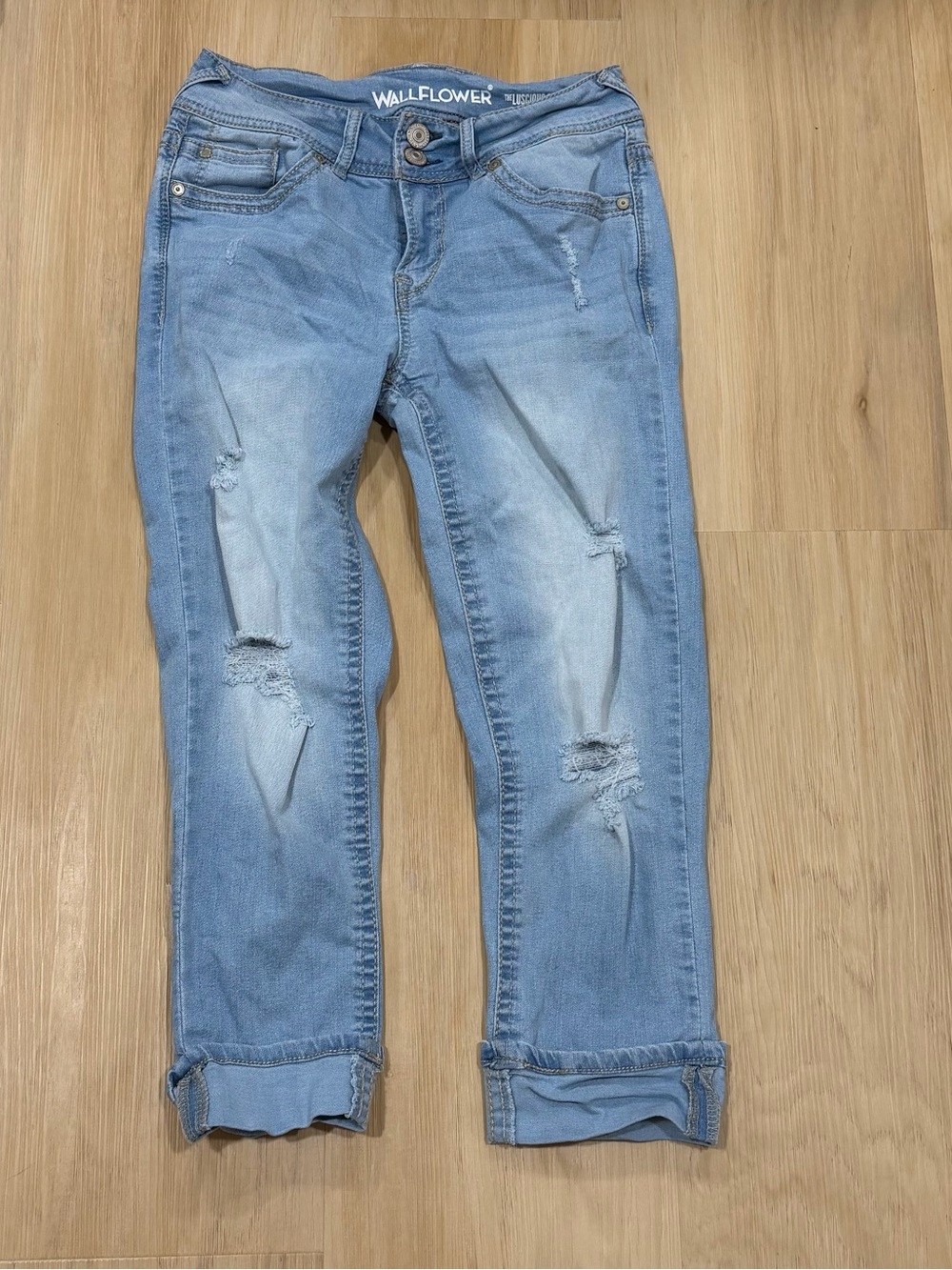 Wallflower Light Blue Distressed Women’s Cropped Jeans size 5